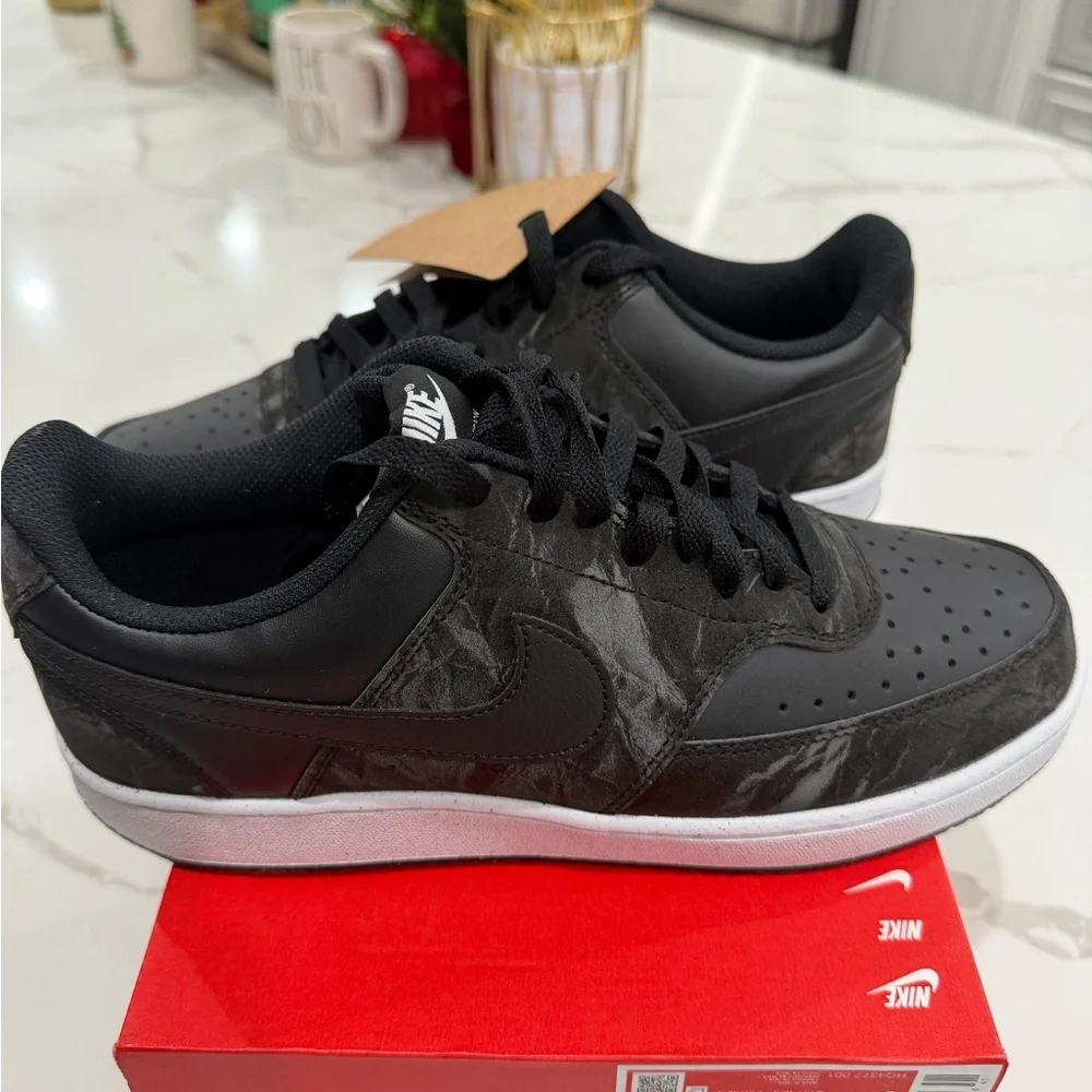 Nike Men's Black Sneakers - Picture 1 of 6